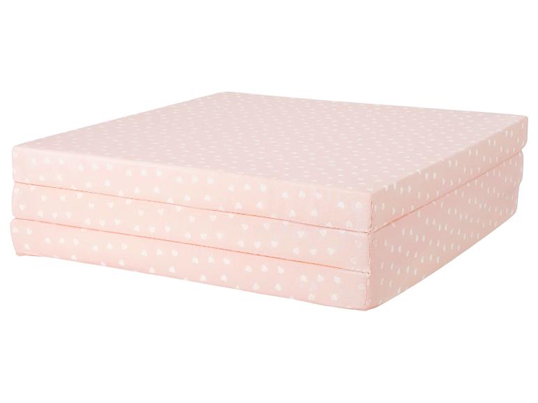 Roze opvouwbaar matras met wit hartenpatroon