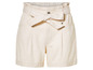 Beige denim shorts met een strikceintuur.