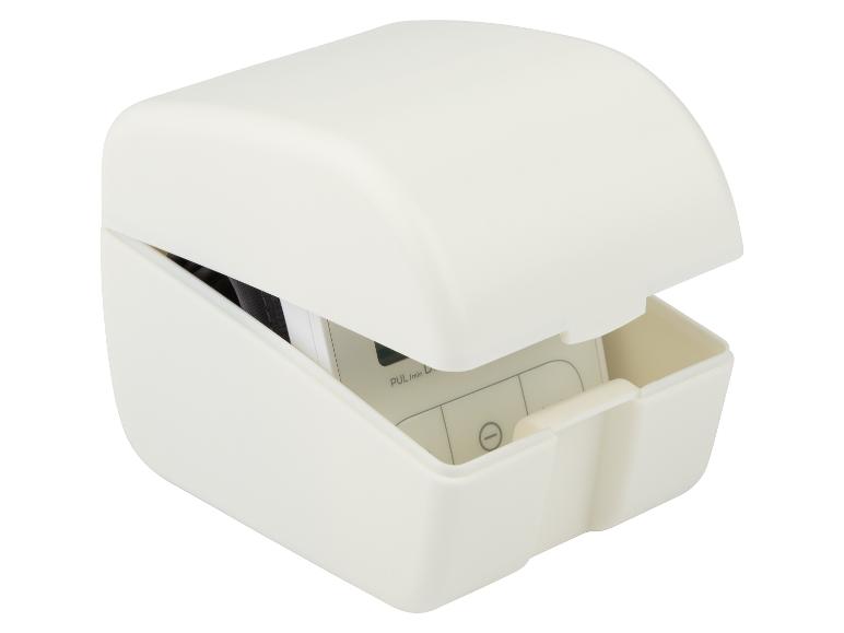 Open witte hoes met een bloeddrukmeter erin