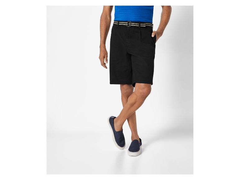 Herenshorts en schoenen: casual look.
