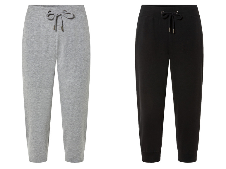 Twee paar joggingbroeken, een grijze en een zwarte.