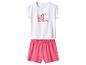 Kinderpyjama: wit T-shirt met luiaardprint en 'MORE SNOOZING' tekst, roze short.