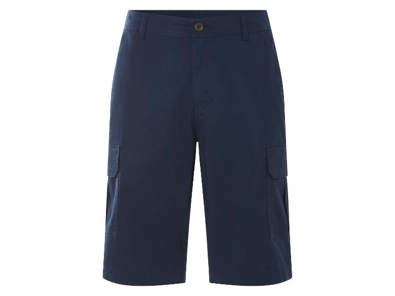 Donkerblauwe cargoshorts.