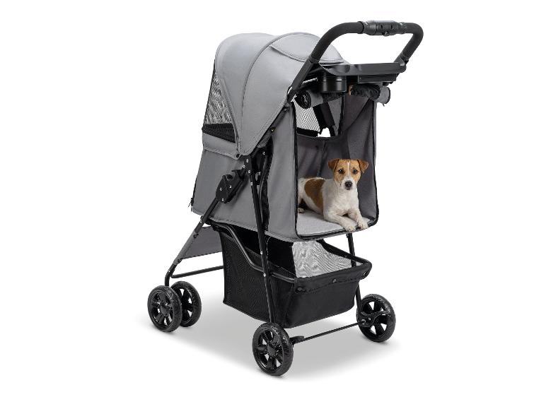 Grijze hondenbuggy met een kleine hond erin.