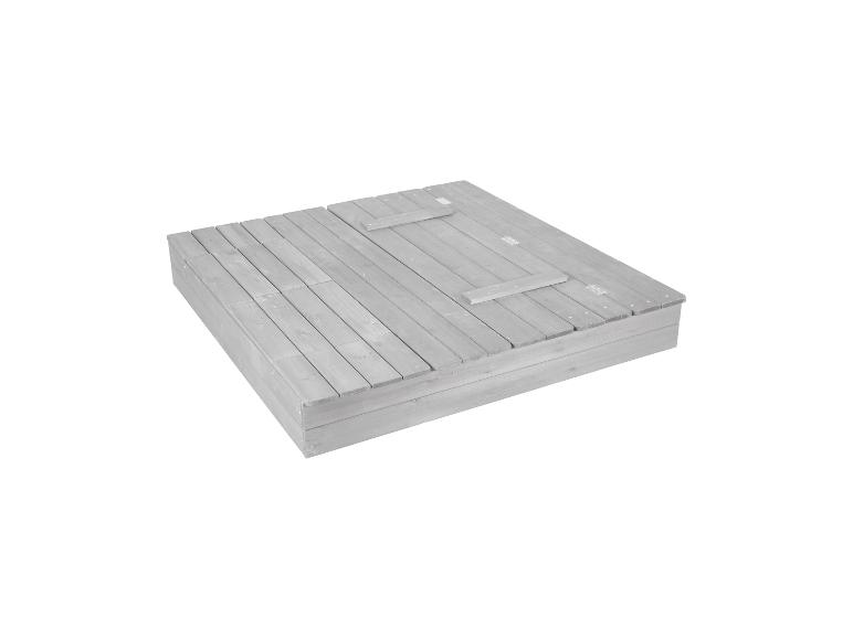 Een grijze houten zandbak met deksel.