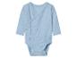 Lichtblauwe baby romper met lange mouwen en overslagsluiting
