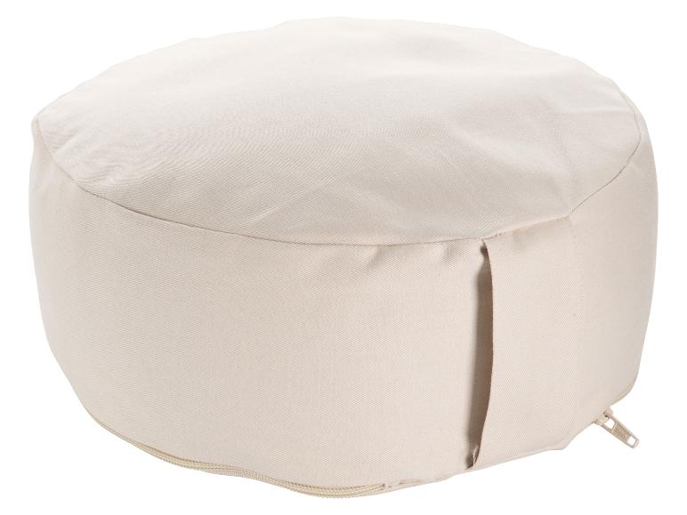 Een beige meditatiekussen met een ritssluiting.