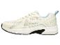 Witte sportschoenen met lichtblauwe details