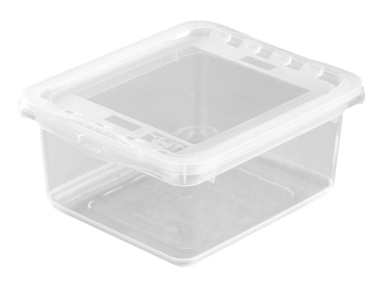 Een transparante plastic opbergdoos met deksel.