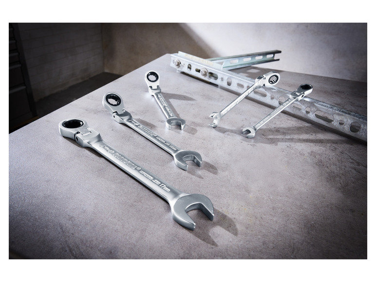 Een selectie Parkside ratelsleutels op een tafel.