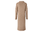 Lange beige gebreide jurk.