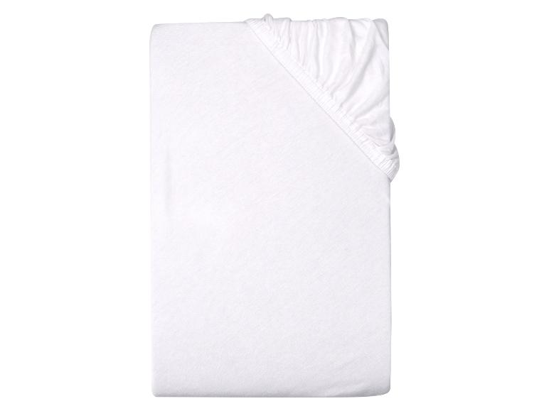 Opgevouwen wit hoeslaken