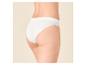 Vrouwenrug en billen in witte naadloze slip.