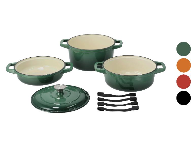 Set donkergroene gietijzeren kookgerei.