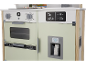 Houten speelgoedkeuken met oven, vaatwasser en koelkast met digitaal display.