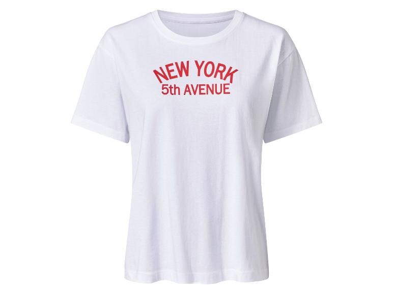 Wit T-shirt met rode opdruk 'NEW YORK 5th AVENUE'.