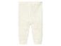Witte gebreide broek voor baby's.