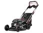 Zwarte benzine grasmaaier met rode accenten en opvangzak.