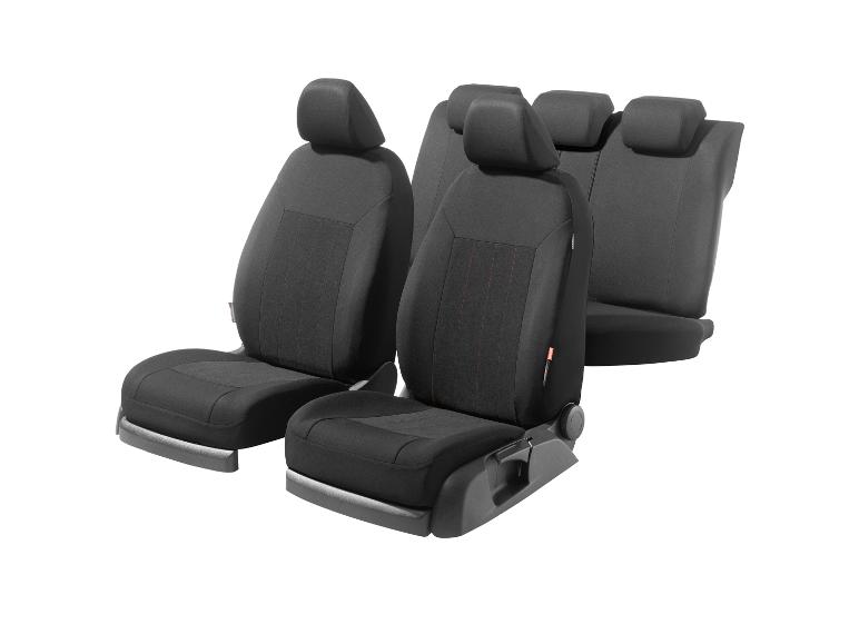 Zwarte autostoelhoesjes voor voor- en achterstoelen.