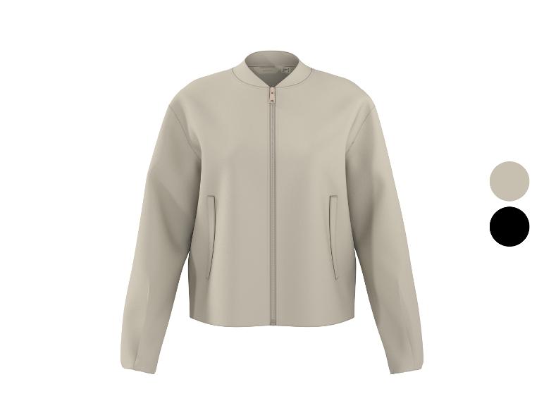 Beige bomberjack met rits en twee zakken, verkrijgbaar in twee kleuren.