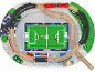 Houten treinset met rails, rode trein, voetbalveld en accessoires.