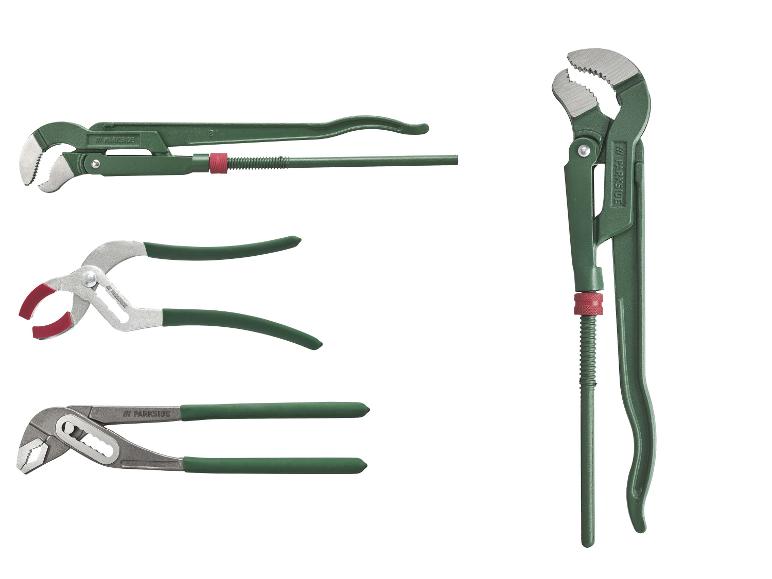 Drie groene en zilveren pijptangen, waaronder één grote en twee kleinere.