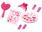 Een roze make-up set met lippenstift, haarrollers en accessoires.