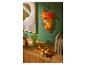 LIVARNO home herfstdecoratie met ledverlichting, kaarsen en kleurrijke bladeren.