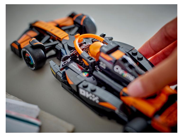 77251 McLaren F1® Team MCL38 racewagen