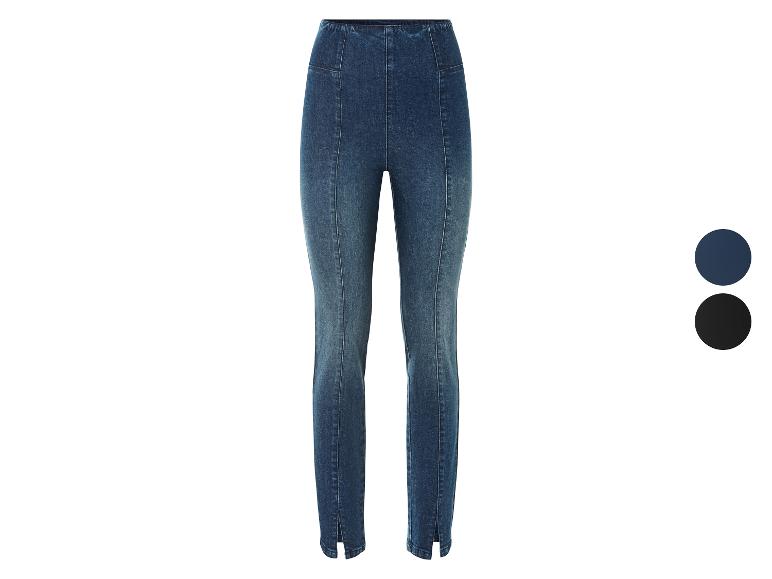 Donkerblauwe skinny jeans met splitjes.