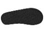 Zwarte slipper met antislipzool, onderaanzicht.