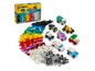 LEGO Classic set met diverse auto's en kleurrijke bouwstenen.