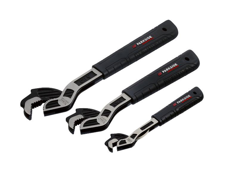 Set van drie verstelbare moersleutels met zwarte handvatten, van groot naar klein.