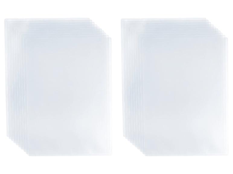 Twee stapels transparante documentbeschermers.