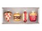 Kerstversieringen in de vorm van pizza, hamburger, hotdog en frietjes.