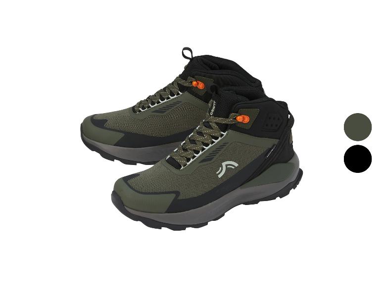 Paar olijfgroene en zwarte wandelschoenen met oranje accenten.
