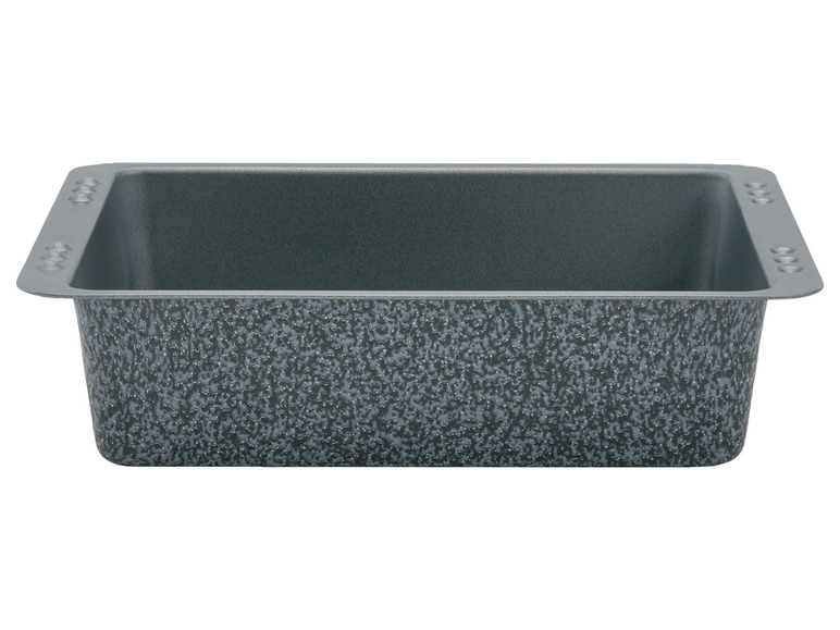 Een donkergrijze bakvorm met een gemarmerd oppervlak.