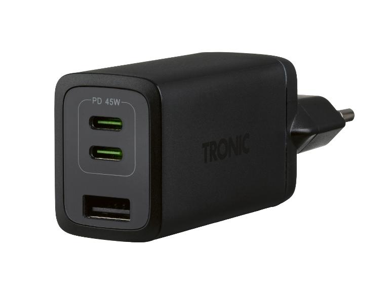 Zwarte 45W USB-wandlader met twee USB-C-poorten en één USB-A-poort.