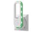 Witte stekker nachtlamp met groene lichtstrip en een knop.