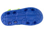 Blauwe zool van een kindersandaal met een patroon.