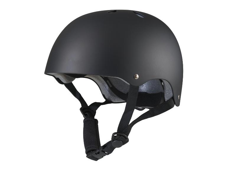 Zwarte beschermhelm voor sport, met verstelbare riemen.