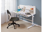 In hoogte verstelbaar bureau met ergonomische stoel voor kinderen.