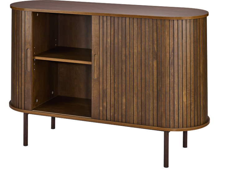 Houten ovaal dressoir met lamellen schuifdeuren en interne planken op vier poten.