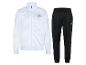 Wit en zwart trainingspak met een ritsjack en joggingbroek.