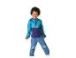 Jongen in een tweekleurige blauwe jas en jeans, lachend.