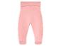 Roze babybroek met voetjes en brede tailleband.