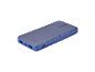 Blauwe powerbank met twee USB-poorten en een USB-C-poort.
