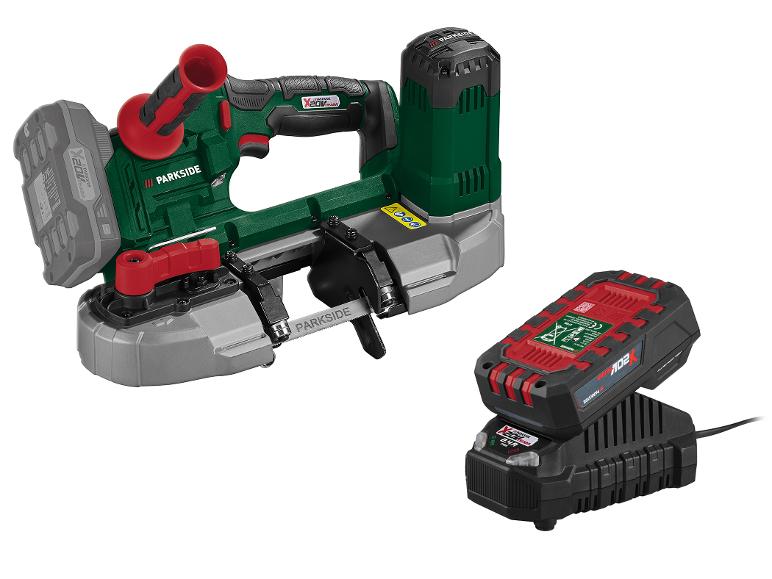 Accu-lintzaag met accu en oplader, in groene, zwarte en rode kleuren.
