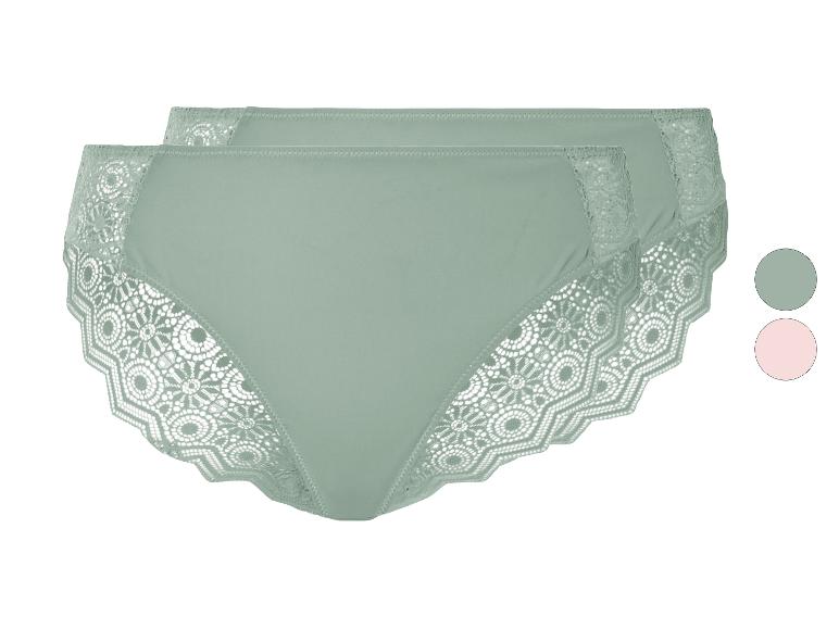 Twee paar slips in lichtgroene kleur met kant.