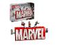 LEGO Marvel logo set met minifiguren van Iron Man, Black Widow, Captain America, Thor en Hulk.